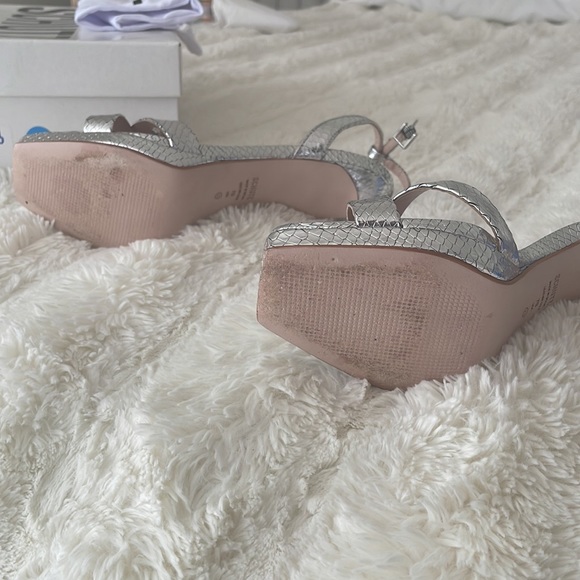 Schulz Silver Platform Sandals - Picture 4 of 4